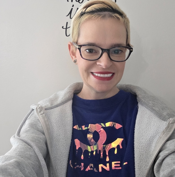 Meet your Posher, Stephanie - Picture 10 of 16